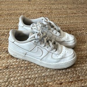 White Nike Air Force 1